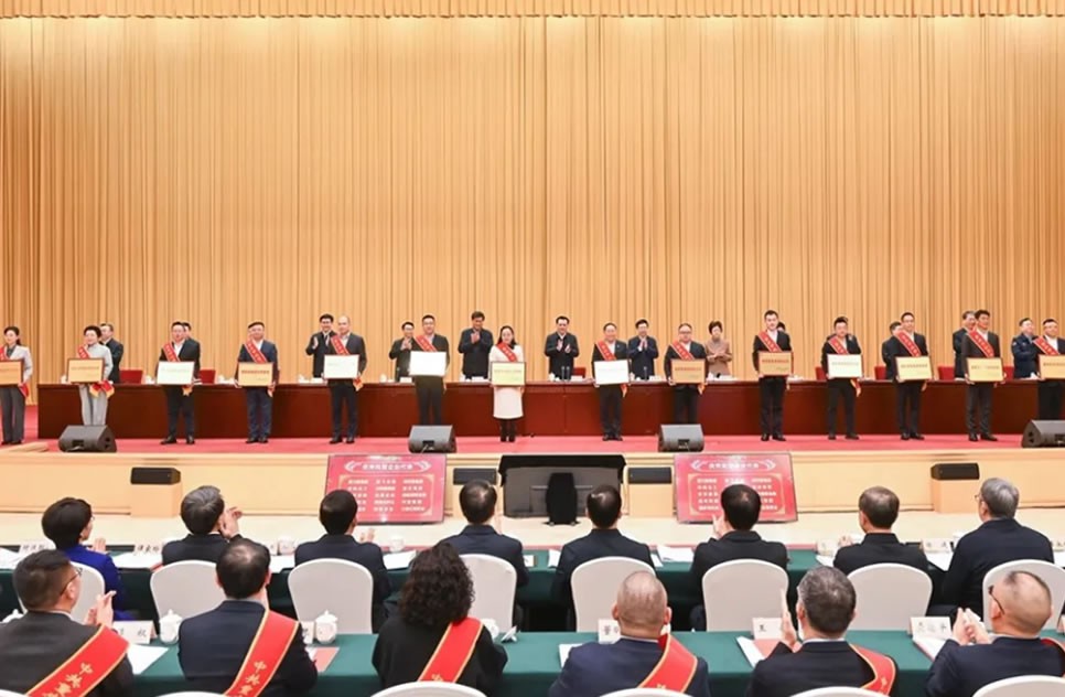 喜報 | 山外山榮獲“重慶市優(yōu)秀民營企業(yè)”稱號！